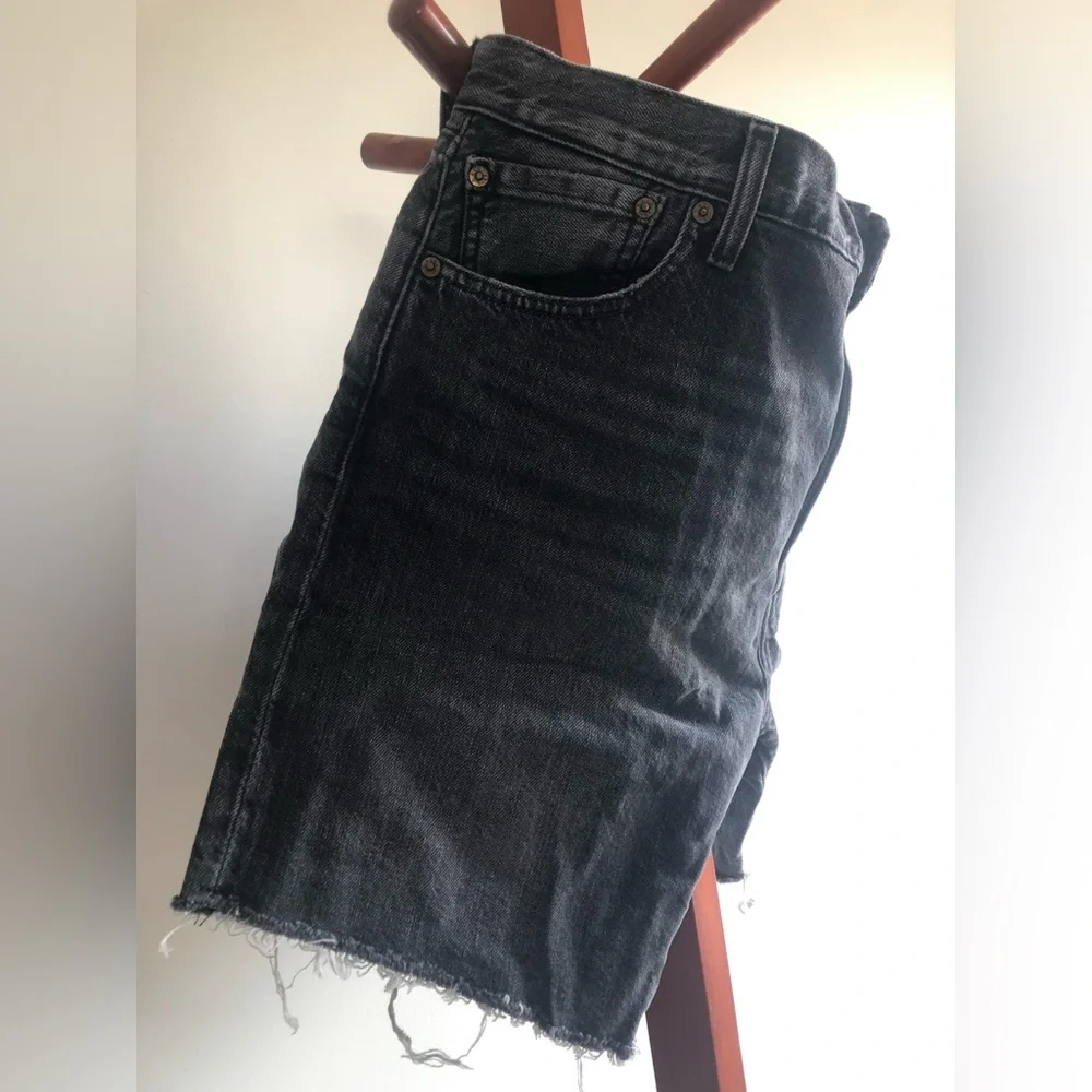 Men’s Levi jean shorts - Picture 4 of 6